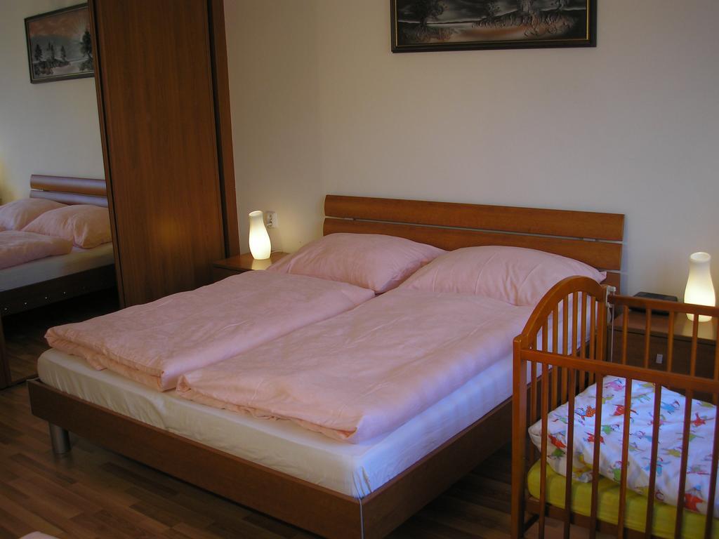 Vacation Apartment Up To 10 Pressburg Zimmer foto